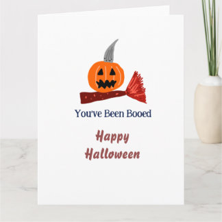 Cartão Você foi vaiado feliz Halloween vassoura de abóbor