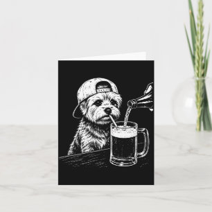 Cartão Yorkie deitado bebendo cerveja meme engraçado de c