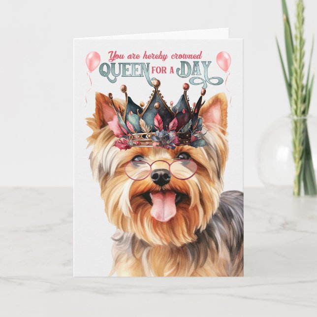 Cartão Yorkshire Terrier Queen para um dia feliz aniversá (Frente)