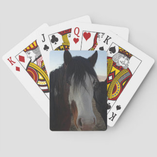 Cartas de baralho com cabelo nos olhos