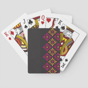 Cartas de baralho pretas e coloridas em alta