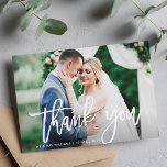 cartões de agradecimentos de casamento com letras<br><div class="desc">design com uma bela foto do novo Sr. e Sra. A imagem,  assim como as cores e o texto,  podem ser personalizados.</div>