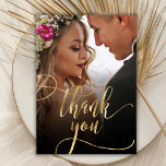 Cartões de agradecimentos de Casamento de Foto do<br><div class="desc">Cartões de agradecimentos De Casamento Fotográfico do Script 2 Dourado de Caligrafia Moderno Boho. modelo obrigado de na moda com uma foto vertical de cheio na frente com o texto "Obrigado" em uma timírica carta esbranquiçada tipografia swash tail script faux gold foil overlay na foto. Placa de dois lados com...</div>