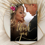 Cartões de agradecimentos de Casamento de Fotos do<br><div class="desc">Cartões de agradecimentos De Casamento Fotográfico Dourado De Caligrafia Moderno Boho Chic. modelo obrigado de na moda com uma foto vertical de cheio na frente com o texto "Obrigado" em uma timírica carta esbranquiçada tipografia swash tail script faux gold foil overlay na foto. Placa de dois lados com obrigado pré-fabricado...</div>