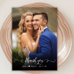 Cartões de agradecimentos de Casamento Fotográfico<br><div class="desc">Modern Boho Chic Calliografia Script Wedding 2 Foto Cartões de agradecimentos. modelo obrigado de na moda com uma foto vertical de cheio na frente com o texto "Obrigado" em uma escrita de letras de estilo tipografia swash tail em branco sobre a imagem. Um pequeno motif amoroso entre o nome da...</div>