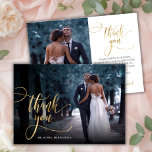 Cartões de agradecimentos de Casamento Fotográfico<br><div class="desc">Dourada Caligrafia Cartões de agradecimentos Boho, Elegante Moderno, Manuscrito Casado 2 Fotografia. modelo obrigado de na moda com uma foto vertical de cheio na frente com o texto "Obrigado" em uma mensagem de tipografia timítica, escrita com letra swash tail na imagem e uma foto do lado reverso e uma mensagem...</div>