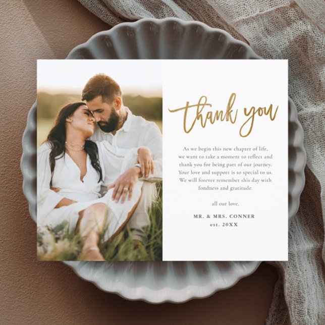 Cartões de agradecimentos de Casamento Fotográfico (Modern gold script wedding photo budget thank you card.)