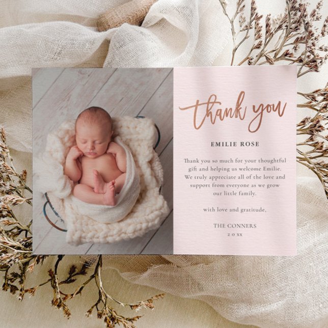 Cartões de agradecimentos de Foto Bebê do Script O (Elegant rose gold script modern baby photo thank you card.)