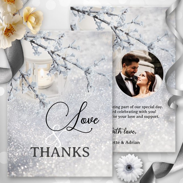 Cartões de agradecimentos de Fotografia do Casamen (Winter wedding Thank You card featuring a candle lit lantern in a sparkling snow with custom photo)