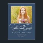 Cartões de agradecimentos de Graduação de Script B<br><div class="desc">Personalize este cartões de agradecimentos moderno e prepare-se para enviar a sua nota em estilo. Design © berryberrysweet.com</div>