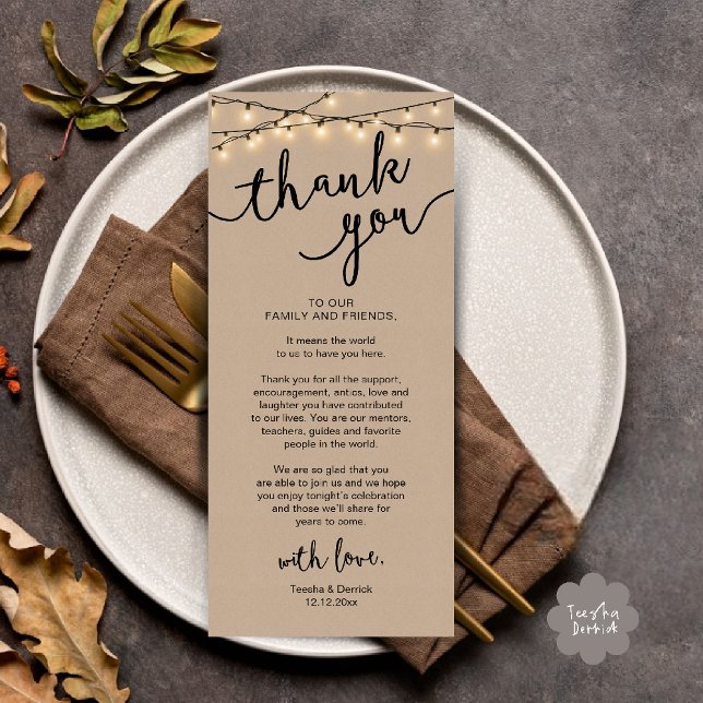 Cartões de agradecimentos de Janto de Definição do (Rustic Wedding Place Setting Rehearsal Dinner Thank you Card in brown kraft string lights theme)