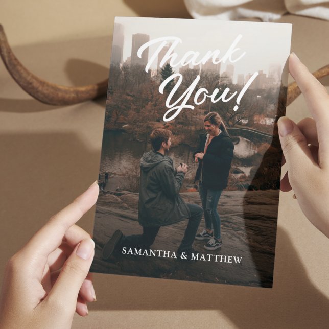 Cartões de agradecimentos festa de noivado (Thank You Card from Newly Engaged Couple with background photo)