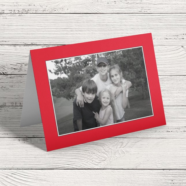 Cartões de foto de Natal Vermelho Cardinal Winter  (Simple photo card with a cardinal red border. A simple photo template. )