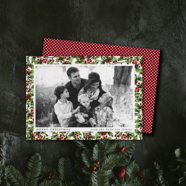 Cartões de foto de Natal Vintage Holly Frame (one photo Christmas holiday card with traditional type and vintage holly berries border)
