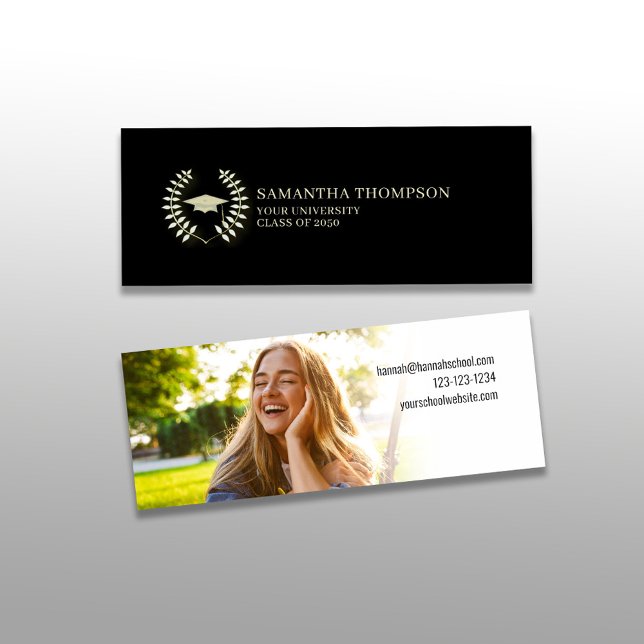 Cartões de Nome de Formatura com Foto Elegante Dou (A classic traditional laurel leaves, and mortarboard. With photo template.  )
