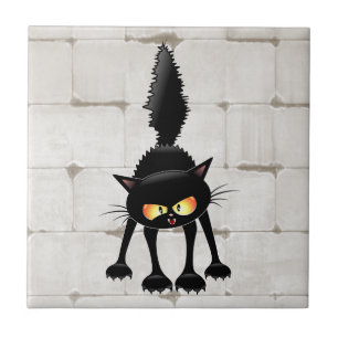 Cartoon de Gato Preto Feroz e Divertido 