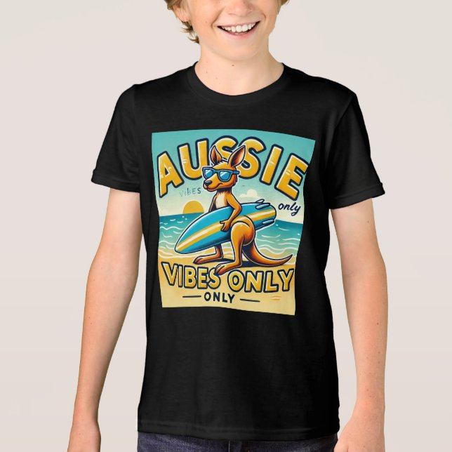Cartoon Kangaroo Surfing Graphic Tee for Beach Lov (Frente)