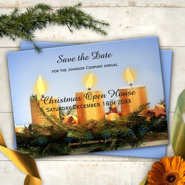 Casa Aberta de Natal Guarde o Cartão de Data (Save the Date card for a Christmas or Holiday party, featuring golden candles and pine twigs)