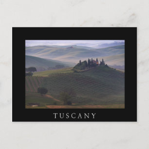 Casa na Toscana no cartão postal preto de nevoeir