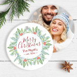 Casais Bonitos Primeiro Ornamento de Fotos de Nata<br><div class="desc">Um presente perfeito para recém-casados ou casamentos de aniversário, este elegante Enfeites de natal acrílico mostra seus nomes e data de casamento cercada com coloração d'água e bagas vermelhas. O ornamento reverte para revelar sua foto de casal ou família. Personalize este ornamento redondo com os seus nomes para criar um...</div>