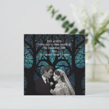 Casal de casamento feito de papel na árvore azul d