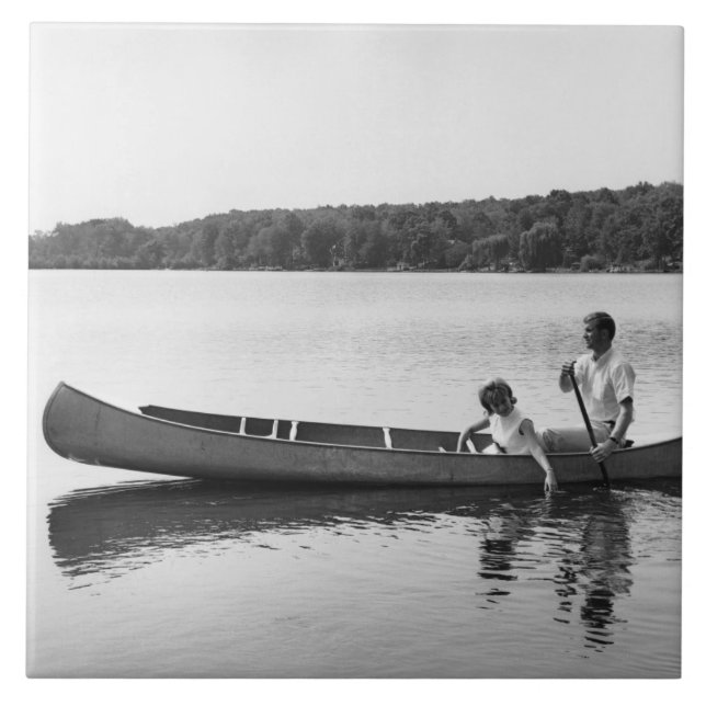 Casal em uma canoa (Frente)