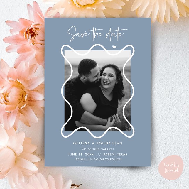 Casal Feliz Anúncio de noivado de casamento (Happy Couple Save the date wedding announcement whimsical in dusty blue)