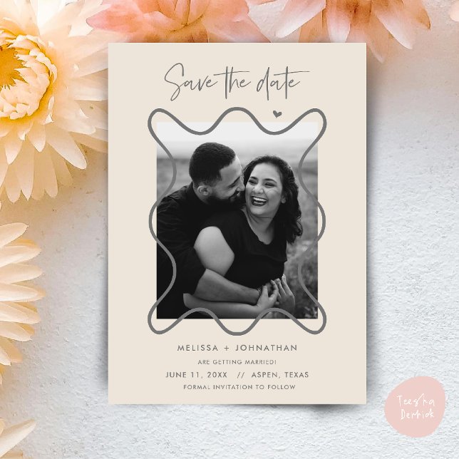Casal Feliz Salva a data anúncio de casamento (Happy Couple Save the date wedding announcement whimsical in cream grey)