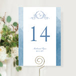 Casamento Azul do Monograma Personalizado<br><div class="desc">Ajude seus convidados a encontrar sua mesa com este elegante número de tabela monograma. Cartões duplos. Espaço livre ao redor lhe dá a liberdade de usar um mesa ou quadro. Design com um monograma botânico desenhado à mão, atraente, em bordas azuis e de lavagem com aquarelas, numa bela mistura de...</div>