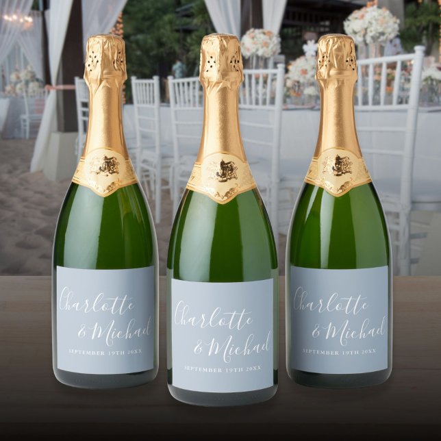 Casamento Azul Dusty, Script de Assinatura Elegant (Elegant Signature Script Dusty Blue Wedding Sparkling Wine Label)