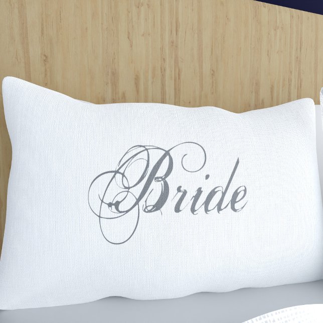 Casamento Branco Romântico de Noiva Elegante (An elegant font that says Bride on this pillow case. You can easily change it to your name)