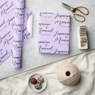 Casamento de casais com papel violeta de presente