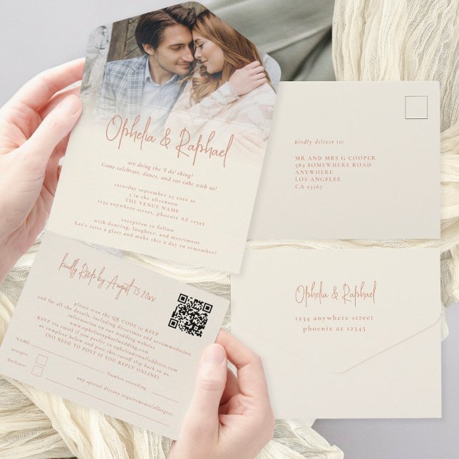 Casamento de Creme de Código QR com Sobreposição d (Convenient All-in-one invitation and RSVP. Option to add individual recipients name and address)