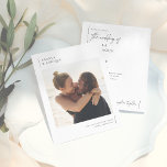 Casamento de Fotografias Românticas Modernas e Min<br><div class="desc">Capture a essência da sua história de amor com este design de convite de casamento, que é muito minimalista, com uma fotografia de noivado personalizada. A frente do cartão orçamental é um design de salvamento com os detalhes mais importantes, para que os convidados possam ser lembrados do grande dia de...</div>
