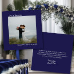 Casamento de fotos e notas de Marinho minimalista<br><div class="desc">Este simples casamento, obrigado cartas, apresenta uma design minimalista com sua foto em um fundo azul marinho. A legenda justificada à esquerda na frente lê Amor e Obrigados, com seus nomes justificados logo abaixo dando ao cartão um olhar moderno e simétrico. As costas têm espaço para uma mensagem ou nota...</div>