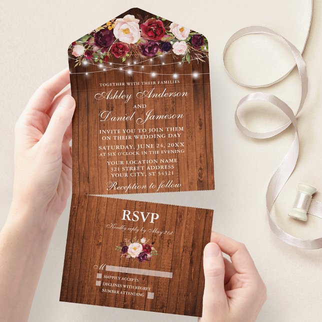 Casamento de Madeira Rústica às Luzes Florais da B (All In One Wedding Invitation with tear off RSVP Card)