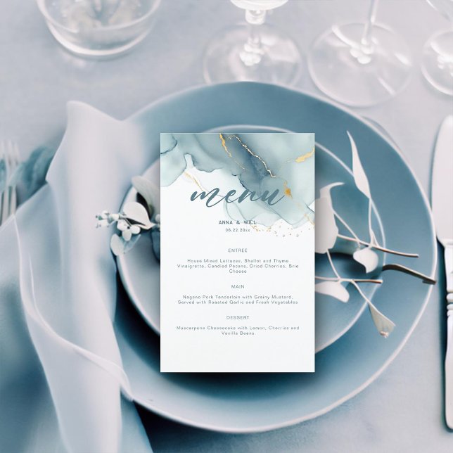 Casamento de Praia de Script Elegante Azul Moderno (dusty blue beach wedding menu large gold summer waves modern romantic elegant bohemian chic)