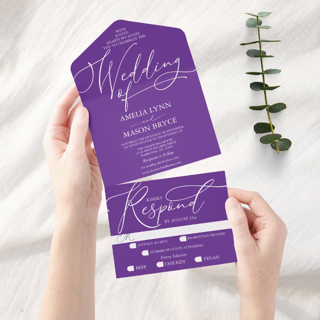 Casamento de Script de Caligrafia Púrpura e Branca (Purple modern elegant script calligraphy all in one wedding invitation)