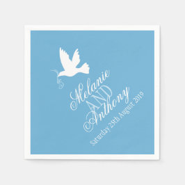 Casamento de um branco pomba guardanapos azuis