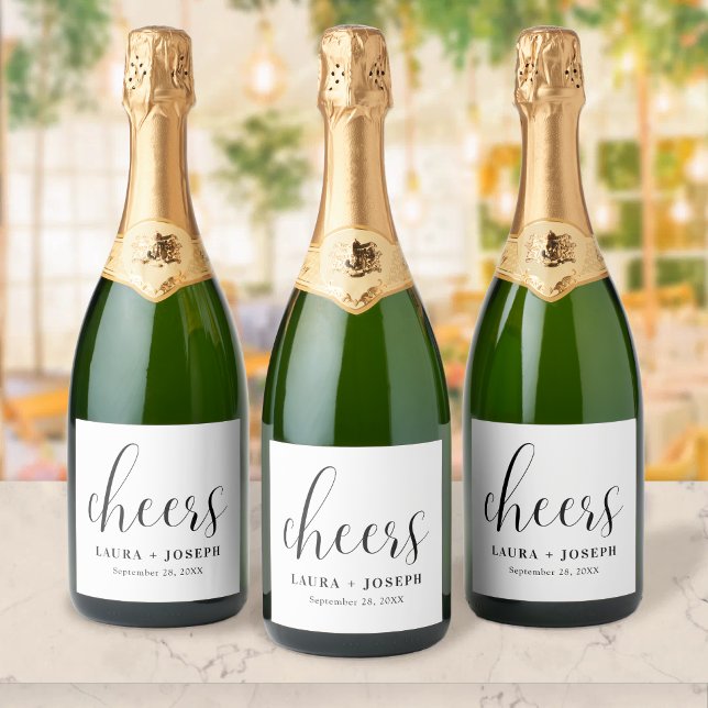 Casamento Minimalista Simples Preto e Branco (Minimalist black and white sparkling wine label adds a chic personalized touch to celebrations)