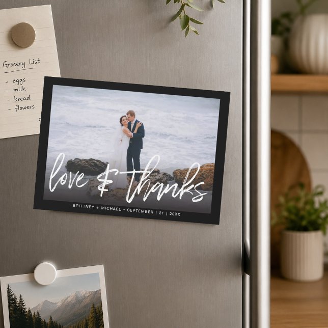 Casamento Moderno com Foto e Letreiro à Mão de Amo (Express your sincere gratitude with sophisticated, contemporary style thank you magnet.)