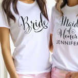 Casamento Personalizado do Script Negro Elegante B<br><div class="desc">A camisa na moda Bride em um script chic black apresenta o texto personalizado "Future Mrs LASTNAME" no verso. Faz um chá de panela,  festa de solteira ou presente de casamento para a Noiva-a-Ser! Compre nossa loja para a camisa do Groom.</div>