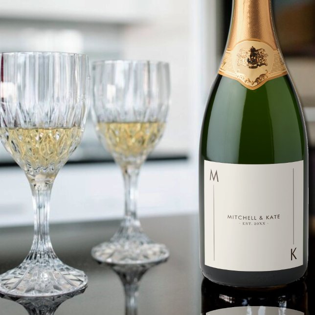 Casamento Simples por Monograma de Beige Brown (Beige Brown Simple Monogram Wedding Sparkling Wine Label)