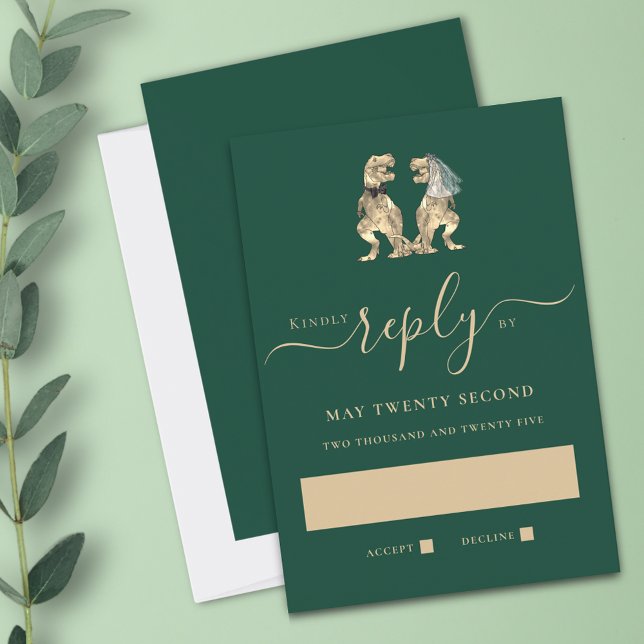 Casamento Temático de Dinossauros Resposta Verde (Dinosaur theme wedding RSVP dark green card Funny T-Rex dino bride and groom modern elegant script)