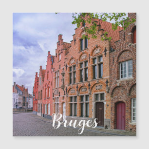 Casas medievais de tijolos coloridos em Bruges, Bé