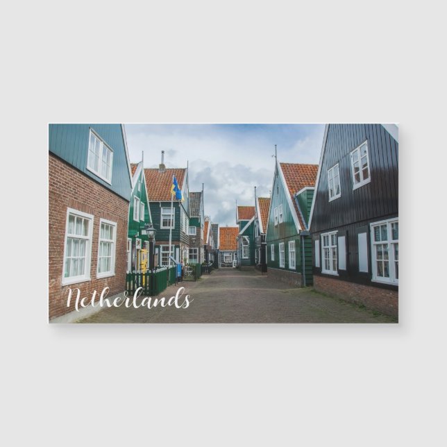 Casas tradicionais de madeira na aldeia de Marken (Frente)