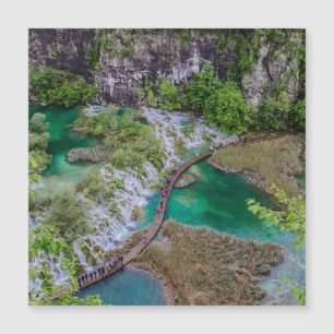 Cascata em cascata de cascata do Parque dos lagos 