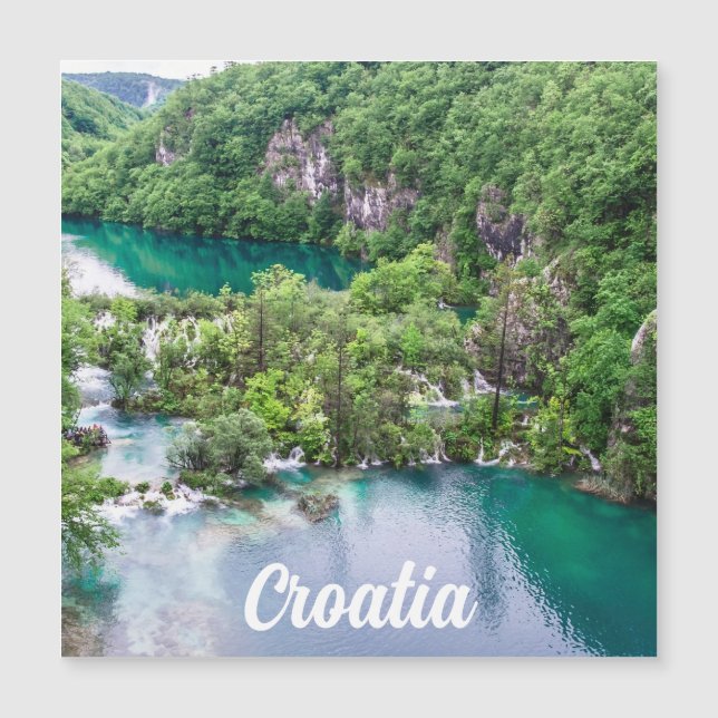 Cascata em cascata no Parque dos Lagos de Plitvice (Frente)