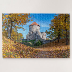 Castelo medieval rodeado por quebra-cabeça de flor