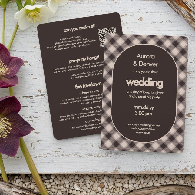 Casual Marrom Xadrez Aconchegante Convite de Casam (All in One Wedding Invitation from the Casual Brown Plaid wedding collection by Darling & May)